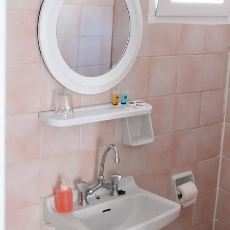 Katerina Yalos Chora d'Ios