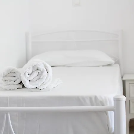 Katerina Yalos Chora d'Ios